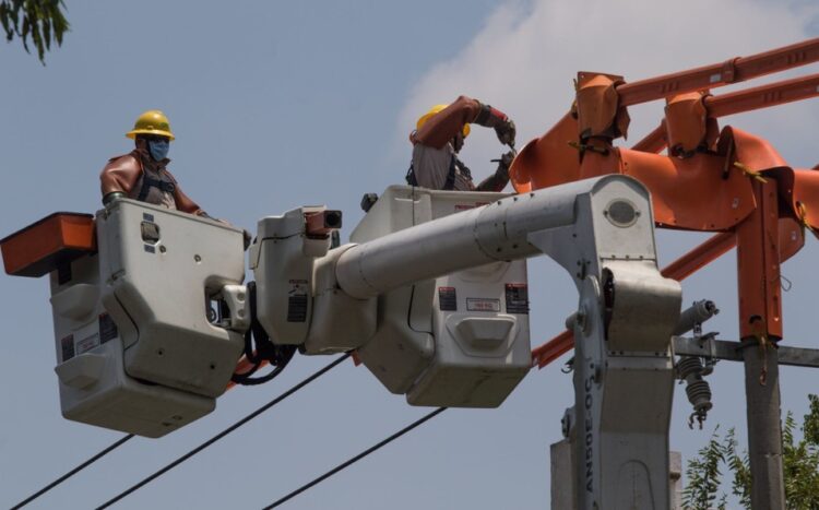Restablece CFE energía a afectados por el huracán Nora en 5 Estados