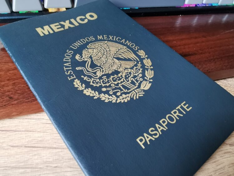 Reducen emisión de pasaportes en estados en semáforo rojo