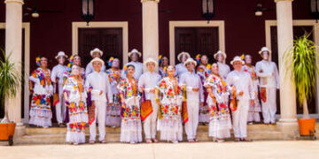 La Compañía de Danza Folklórica Kaambal celebra sus raíces yucatecas