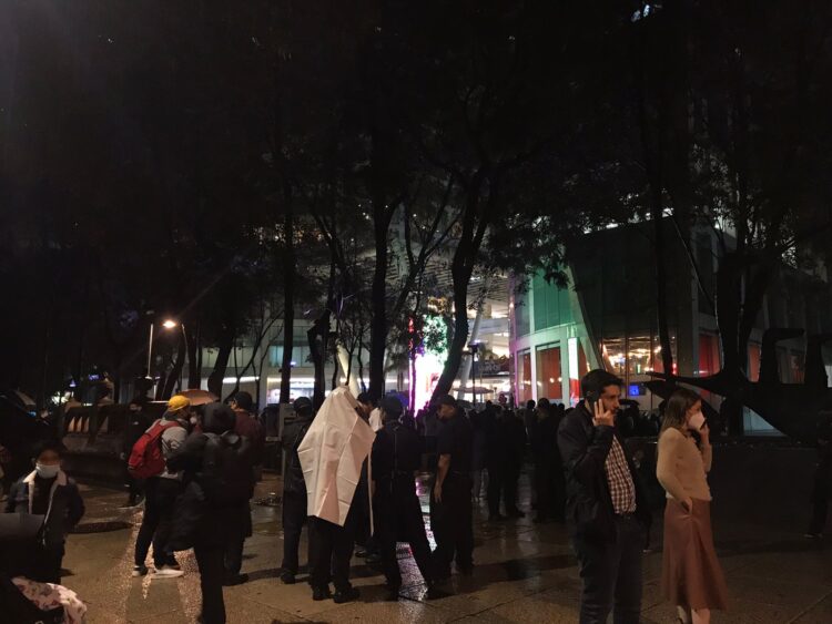 Fuerte terremoto sorprende a la Ciudad de México