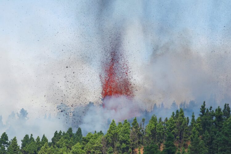 Sorprende erupción de Volcán en España