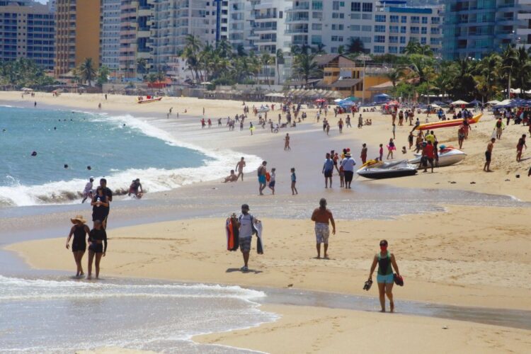 Acapulco se recupera con el cambio de semáforo de rojo a naranja