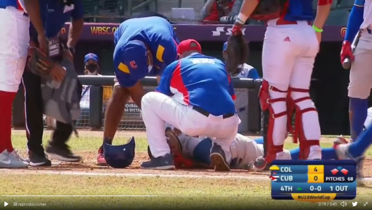 Beisbolista recibe pelotazo que lo deja noqueado  (Video)