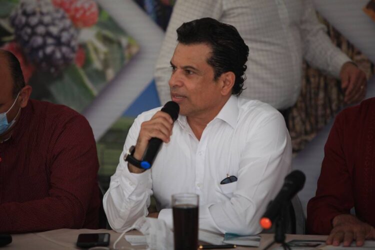Consigue Eduardo Gattás beneficios para Victoria