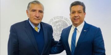 Se reúne Cabeza de Vaca con el Secretario de Gobernación