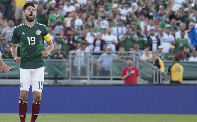 Oribe Peralta defiende a los delanteros de la Selección Mexicana