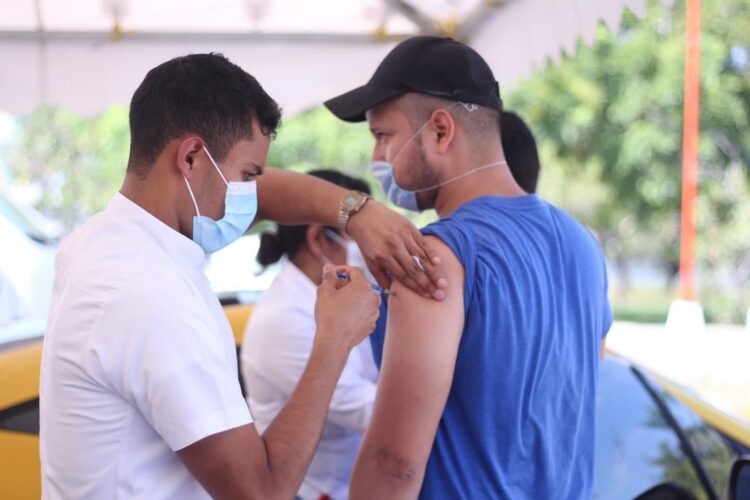 Jóvenes de Tamaulipas recibieron segunda dosis de la vacuna Pfizer