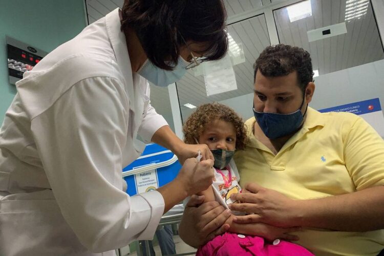 Chile inicia vacunación anti COVID de niños de 6 a 11 años en escuelas