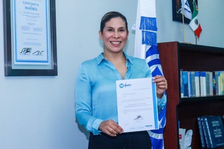 Sale Magda Moreno del gabinete de Cabeza de Vaca