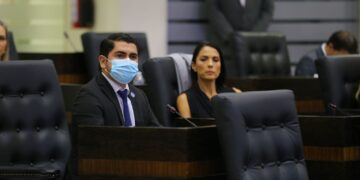 Diputados de Tamaulipas empatan dos veces al votar sobre vacunas para niños