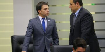 Diputados de Tamaulipas empatan dos veces al votar sobre vacunas para niños