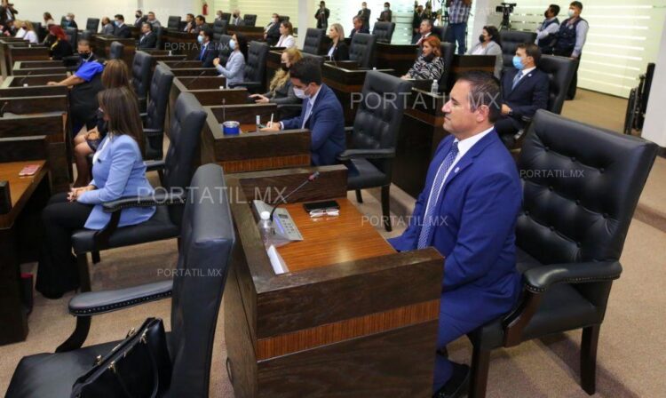 PAN recibirá más diputados de MORENA para obtener la mayoría en el Congreso