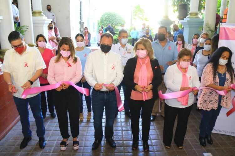 Instala DIF Victoria módulo informativo contra el cáncer de mama en Presidencia