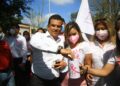 Apoya Lalo Gattás campaña de boteo Luz y Amor del DIF