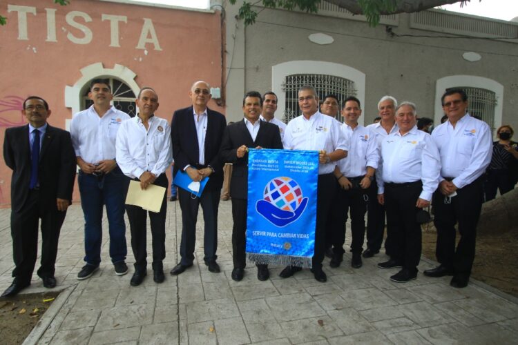 Apoya Club Rotario Victoria de Escandón acciones de Lucy y Lalo Gattás para asistir a personas con cáncer