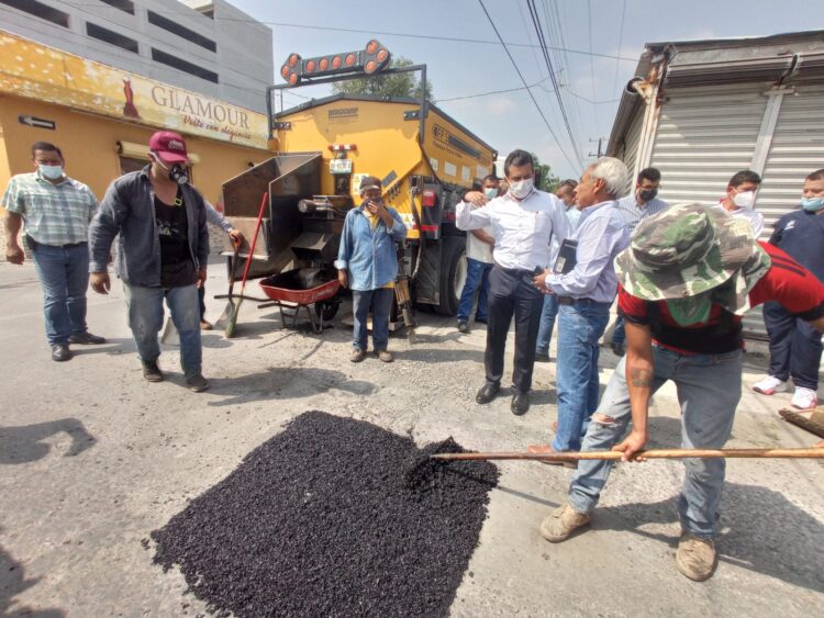 Municipio inicia bacheo en calles de Victoria