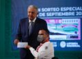 Gobierno de AMLO entrega estímulos económicos a deportistas que participaron en Tokio 2020