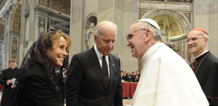 El Papa Francisco recibe a Joe Biden