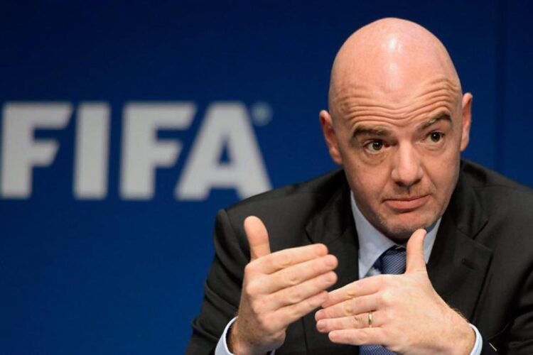 Presidente de la FIFA insiste en realizar un Mundial de Futbol cada dos años
