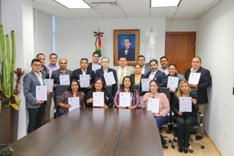Entregan nombramientos a jefes de  departamentos del Congreso Local  