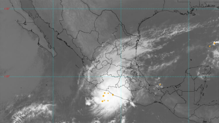 «Rick» se debilita a tormenta tropical en Michoacán