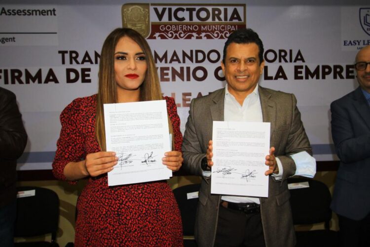 Firma alcalde Lalo Gattás convenio con empresa certificadora de inglés