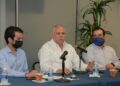 Acude César Verástegui a reunión con empresarios 