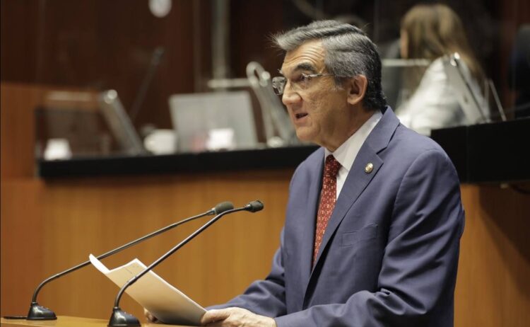 Logra Américo reforma para que servicios médicos privados no sean excesivos