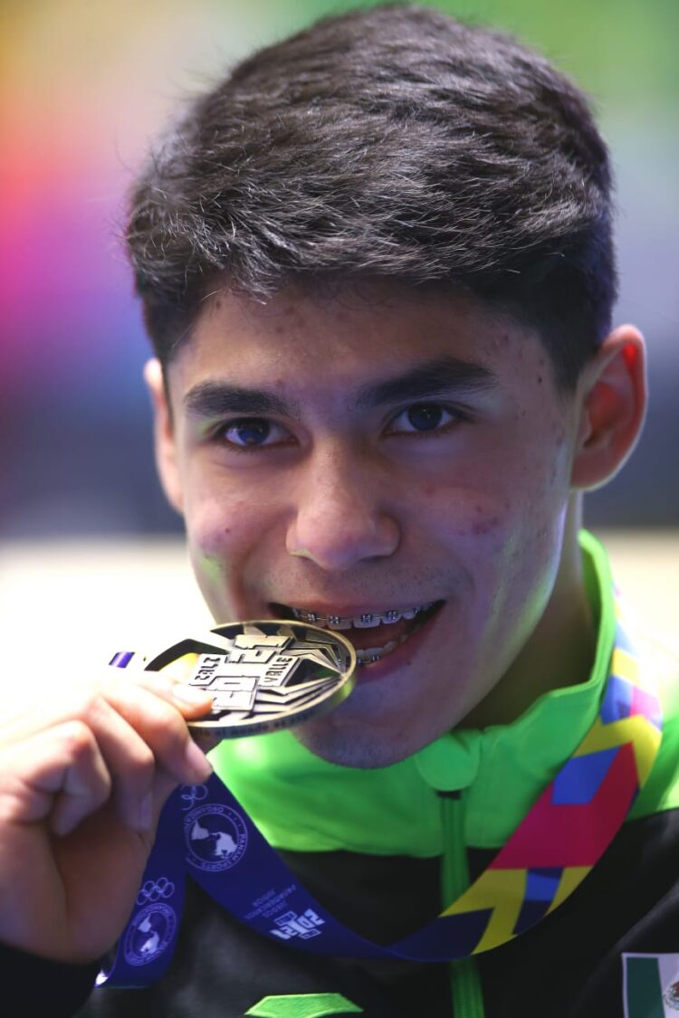 México logra el oro en gimnasia artística