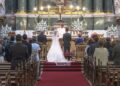Policía irrumpe en boda y arresta al novio (Video)