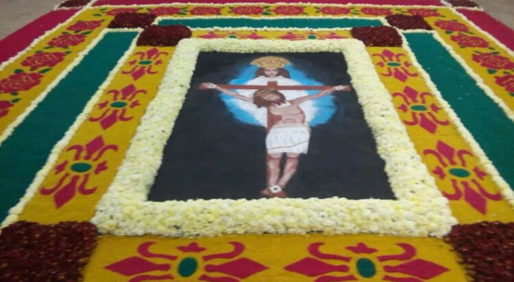 Artesano huamantleco cumple 50 años creando arte en tapetes y alfombras de aserrín