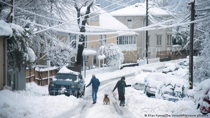 (Video) Tormenta de nieve afecta al norte de California