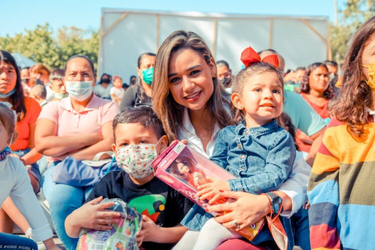 Lleva Lucy de Gattás alegría a niños de CAIC