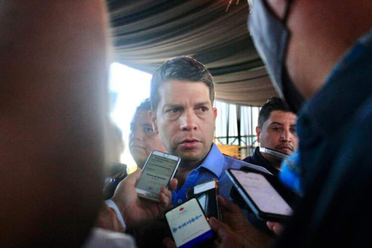 PAN redacta el convenio de coalición, PRI y PRD sólo revisarán