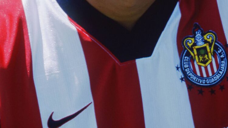Chivas presenta nuevo Jersey