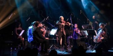La Camerata Metropolitana fue fundada en 2006, en la Ciudad de México. La integran destacados músicos profesionales (mexicanos en su mayoría), egresados de las más importantes escuelas y conservatorios