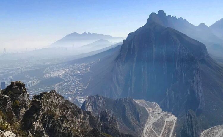 Practicar el senderismo en Nuevo León, hace a la gente más feliz