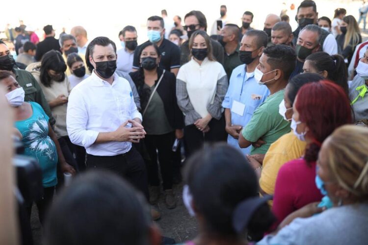 Visita Colosio “El Pozo”, refrenda apoyo a los afectados por incendio