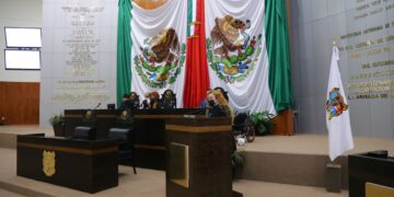 Diputados revientan la sesión en Congreso de Tamaulipas, toman la mesa directiva