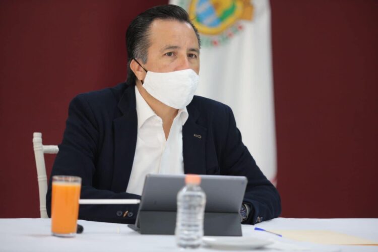 En Veracruz, ofrece gobernador placas gratis a los dueños de vehículos