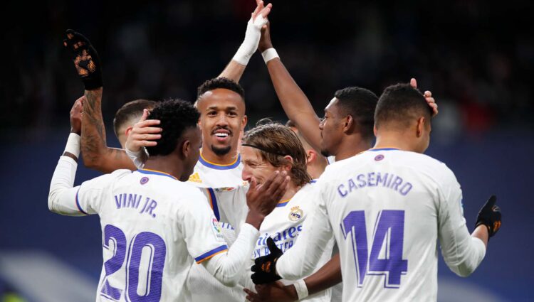 Real Madrid gana 4 a 1 al Valencia con goles de Benzema y de Vini Jr.