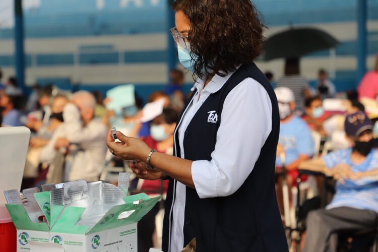 Aplicarán dosis de refuerzo contra COVID-19  al personal de Salud de Tamaulipas