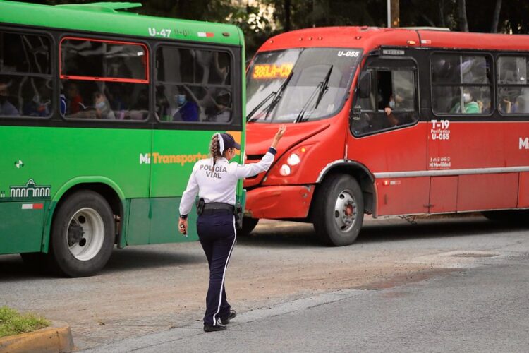 Por Ómicron, refuerzan medidas en el transporte urbano de Guadalajara