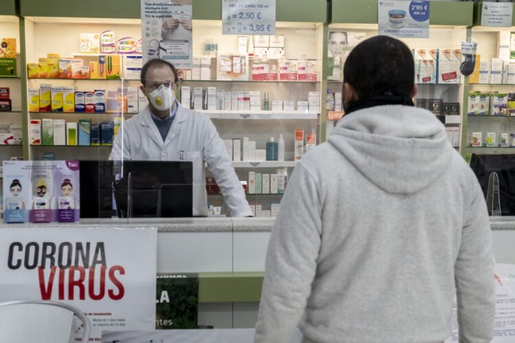 Farmacias advierten posible desabasto de medicinas por ómicron