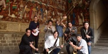 La Murga Xicohtl es una agrupación que nace con el objetivo de difundir los ritmos del carnaval del sur de Tlaxcala, fusionados con diferentes géneros musicales, entre ellos el gypsy, klezmer y balkan.
