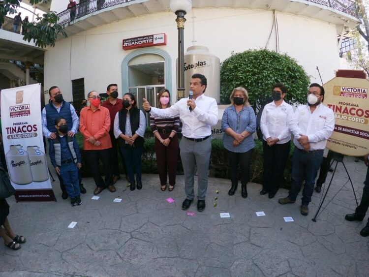 Inicia Lalo Gattás programa tinacos a bajo costo