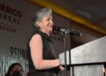 María Santiago de Villarreal, dirige un discurso a las militantes de Morena en Matamoros