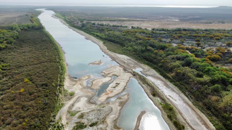 Reportan derrame de hidrocarburos en el río Purificación, en Tamaulipas