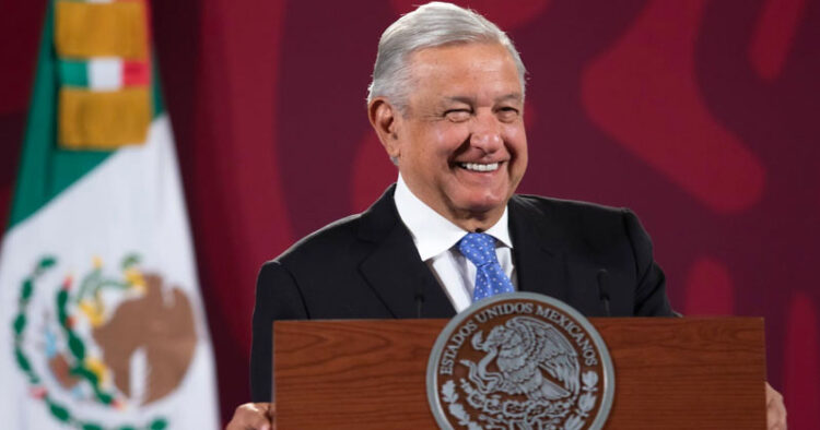 Iniciativa de reforma electoral contempla reducción de plurinominales: AMLO