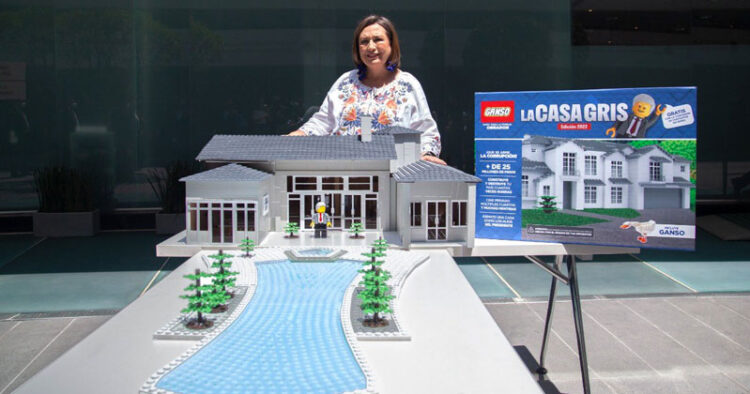 Senadores del PAN presentan juego de legos de la ‘Casa Gris’